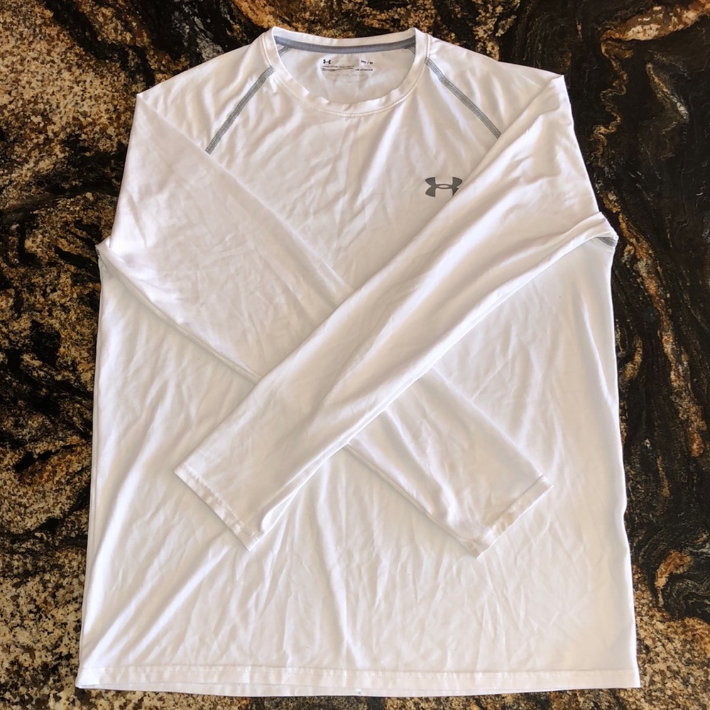 Men’s Medium Under Armour long-sleeve shirt